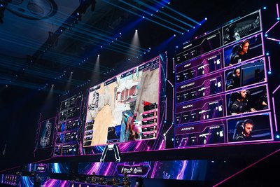 CS broadcast: team stats on LED screen